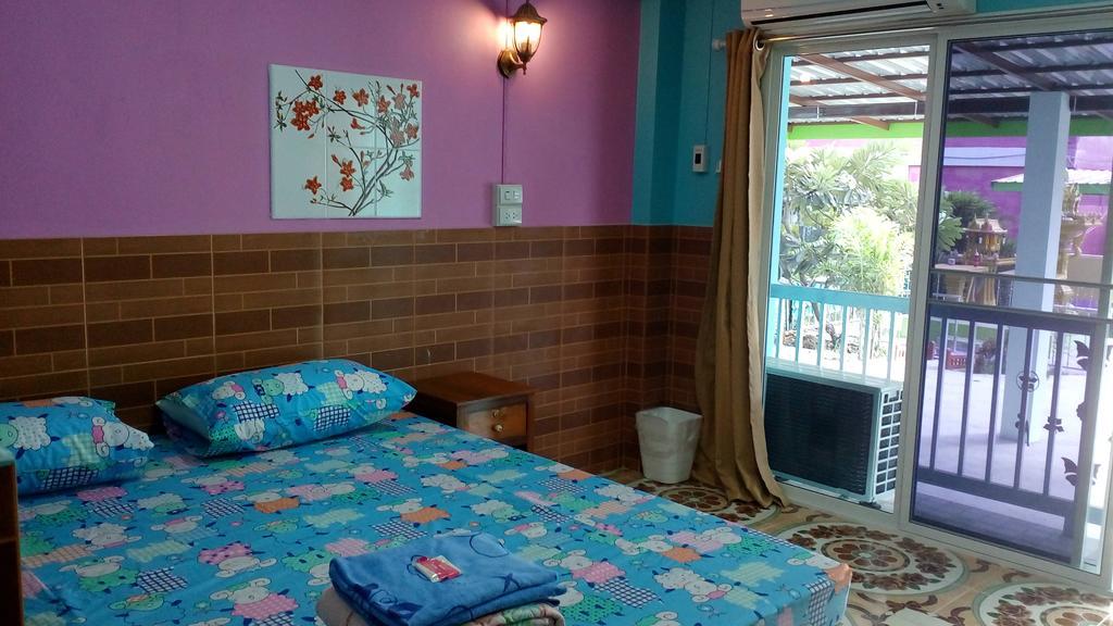 Rueangsrisiri Guesthouse 2 Szukhothaj Szoba fotó